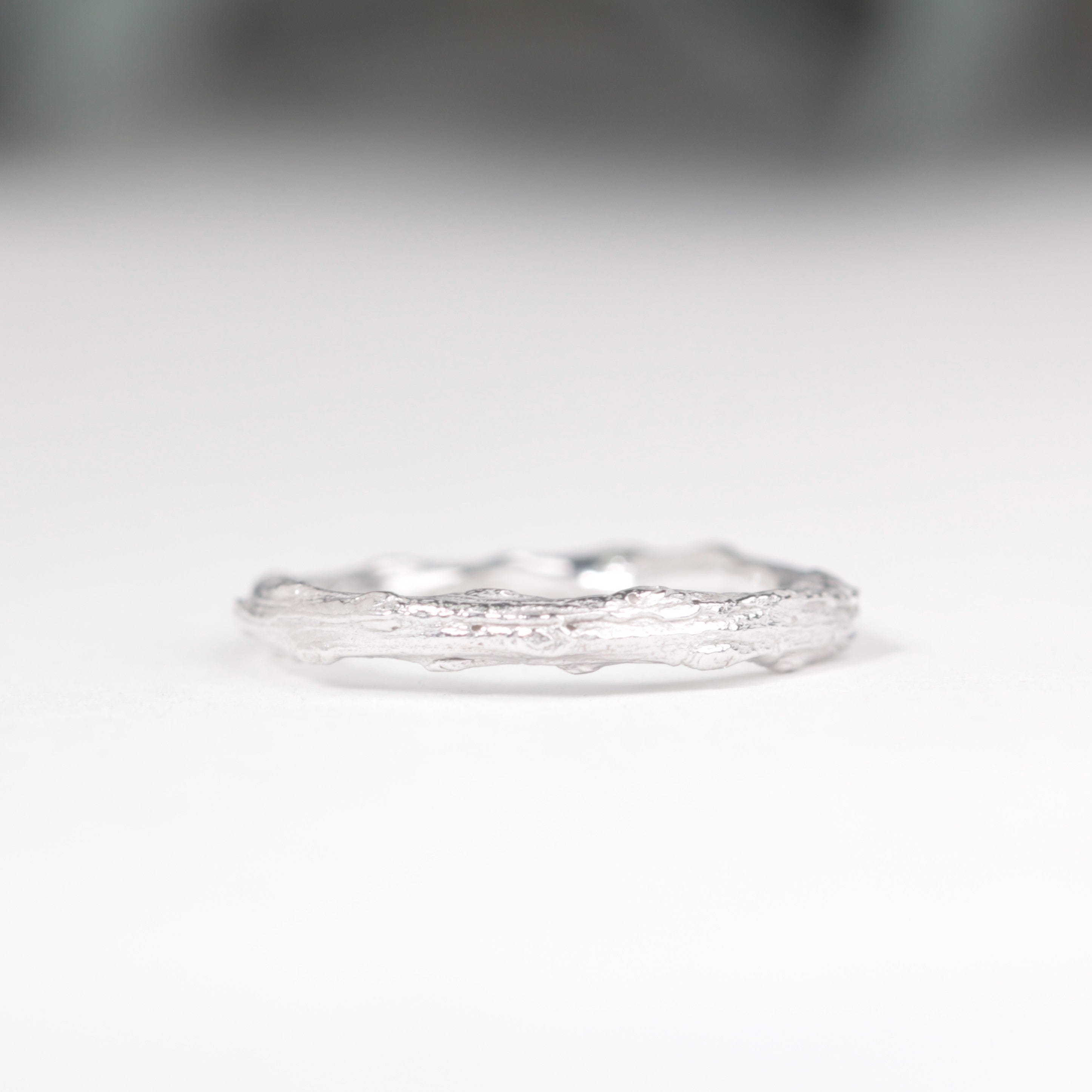 twig-wedding-band-white-gold