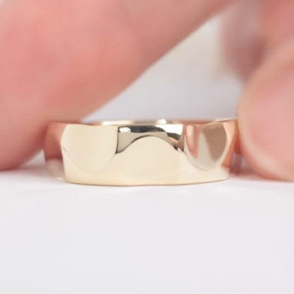 gents yellow gold faceted wedding band